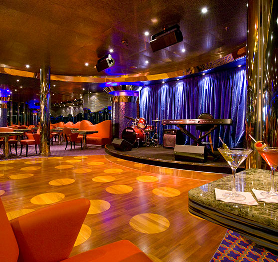 Lounge and bar on Carnival Dream.